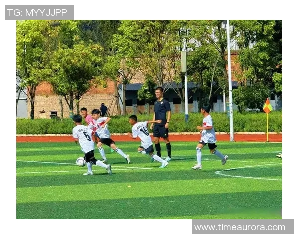 吴芳的足球人生：从草地到绿茵场的深度对话与成长之路